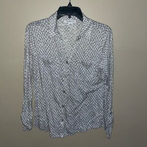 Liz Claiborne Gray Patterned button front blouse shirt size M